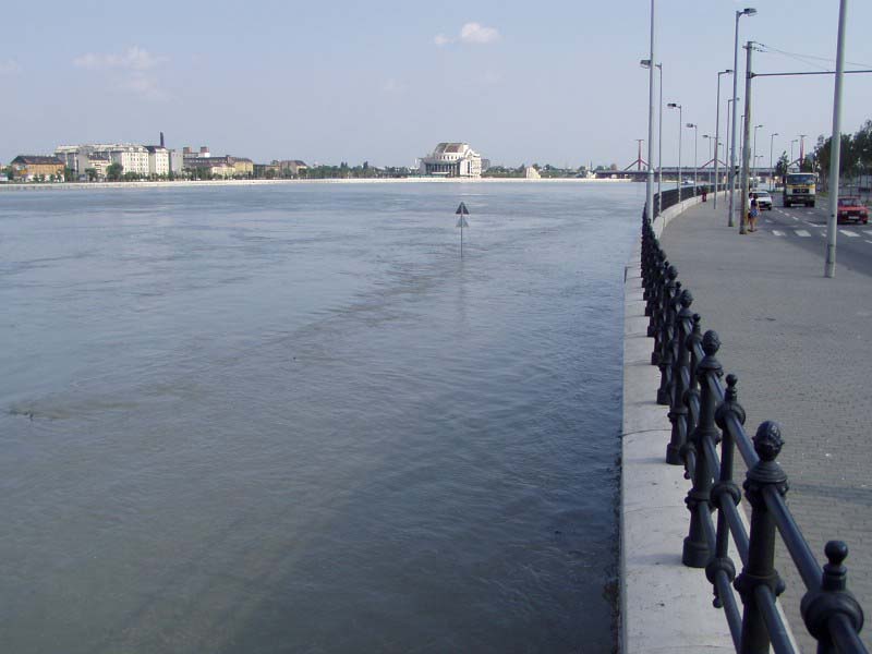 Flood00